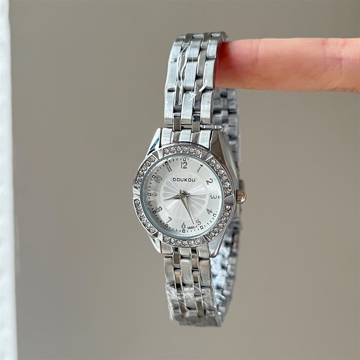 Doukou Watch Women's Small Fresh Blue Daisy Diamond Small Dial Exquisite Women's Watch Cross-Border Hot Selling Quartz Watch