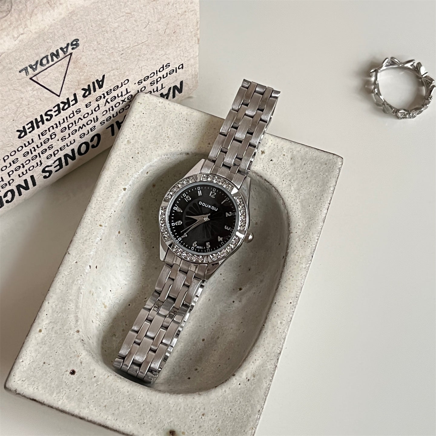Doukou Watch Women's Small Fresh Blue Daisy Diamond Small Dial Exquisite Women's Watch Cross-Border Hot Selling Quartz Watch