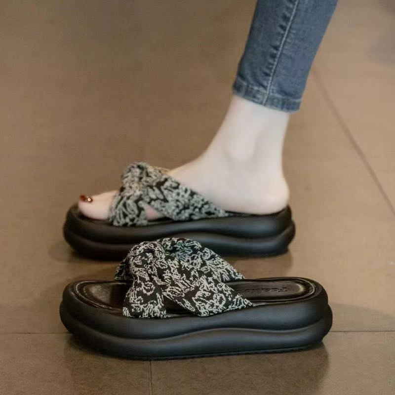 Slippers Women's Sandals Women's 2025 New Explosions Summer Outer Wear New Fairy Style Thick Bottom Beach Fashion One-Word Shops
