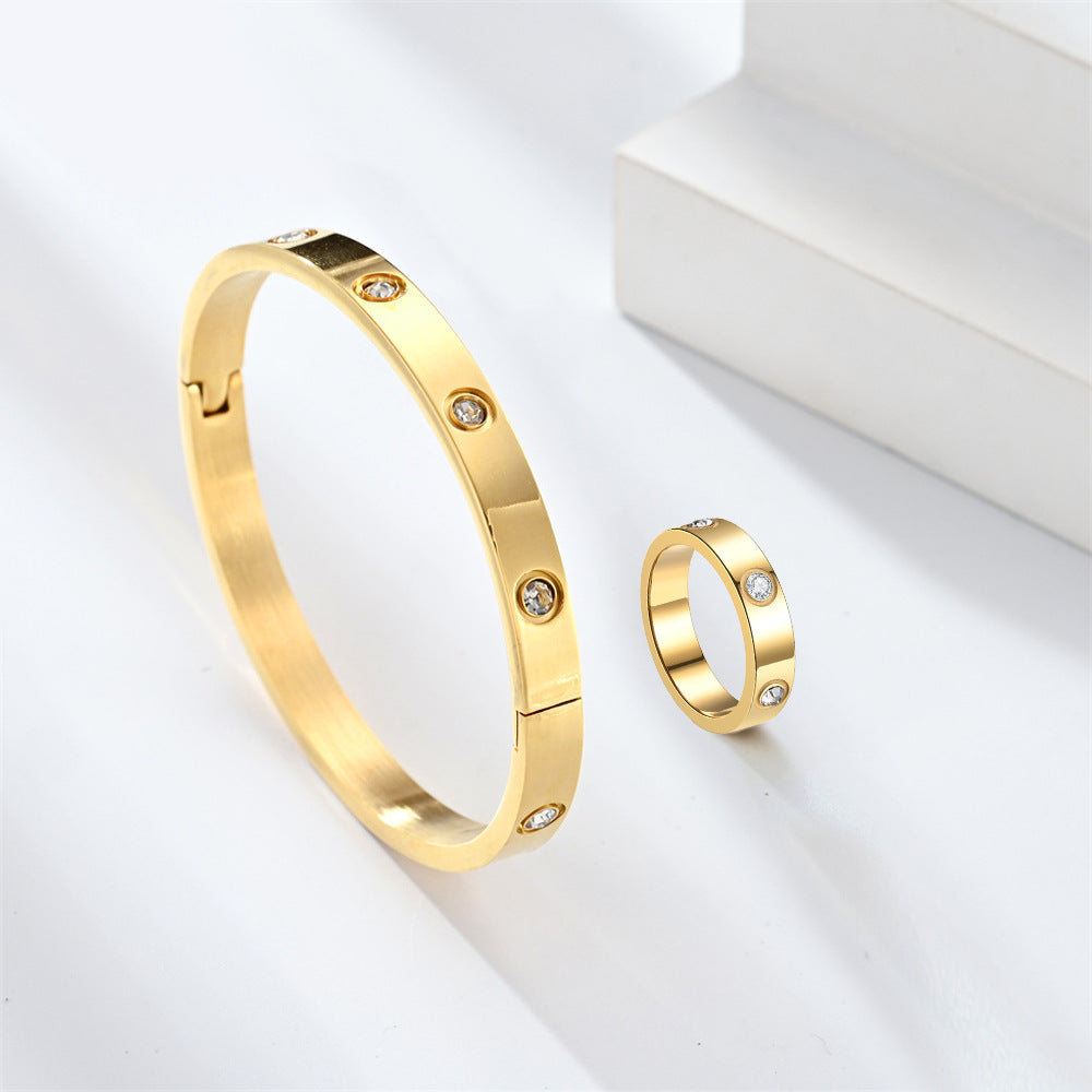 2023 European And American Fashion New Niche Carved Corrosion Diamond Ring Bracelet Couple Suit Source Manufacturer